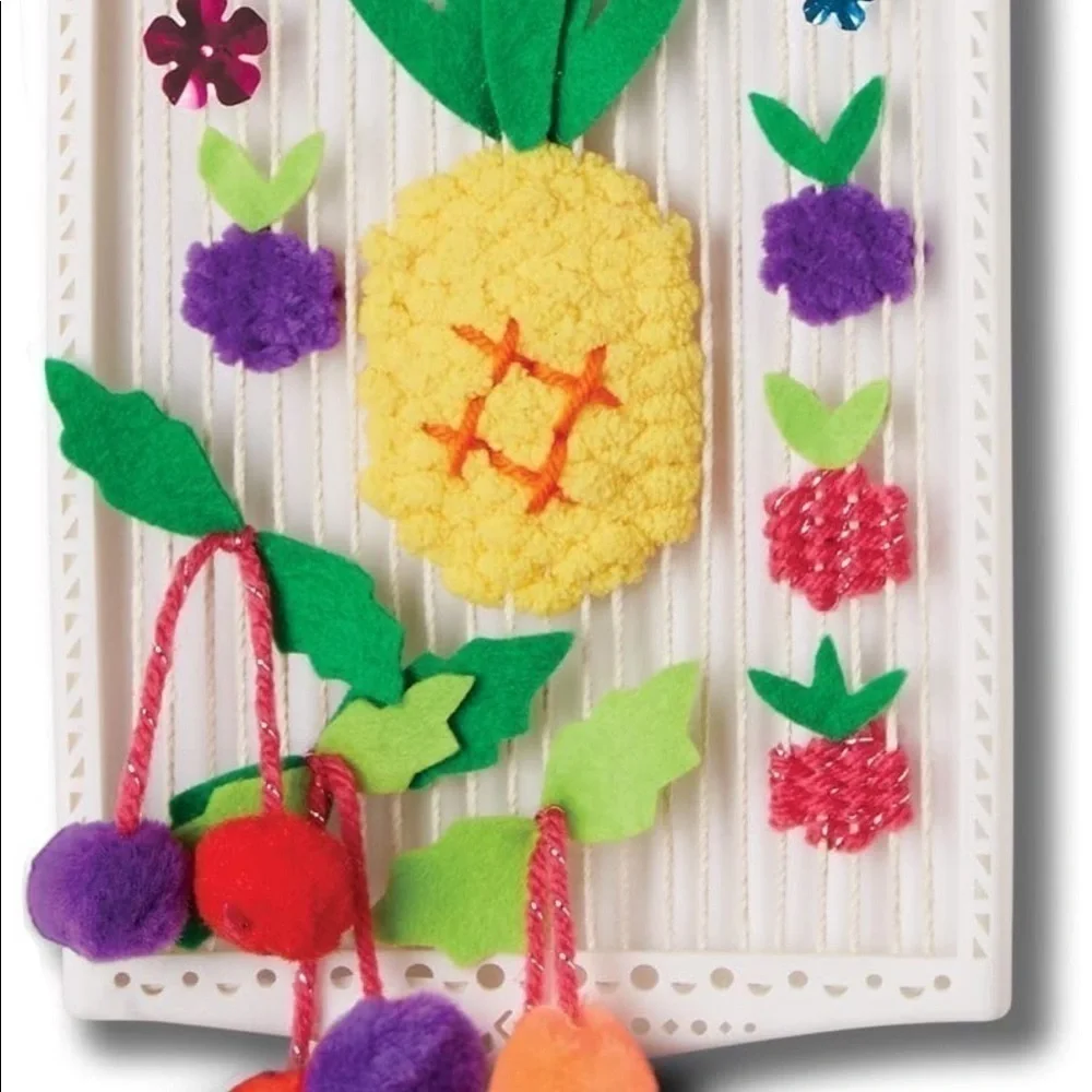 Klutz yarn art craft kit set, NEW IN BOX